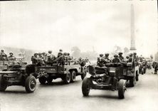 CPM Militaria 2eme guerre mondiale Liberation de Paris L'artillerie de campagne americaine place de la Concorde Paris 