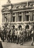 CPM Militaria 2eme guerre mondiale Liberation de Paris Prisonniers allemands place de l'Opera