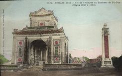VINTAGE POSTCARD Indo-China Annam Hoots Arc de Triomphe with the tomb of You Duke