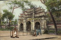 VINTAGE POSTCARD Indo-China annam Hoots monumental Gate in front of a pagoda of the palate