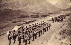 CPA Militaria Manoeuvres du Galibier 1938 La revue finale 