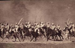 CPA Militaria Charge de spahis