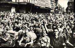 VINTAGE POSTCARD Militaria August 26th, 1944 crowd acclaiming general de Gaulle places town hall