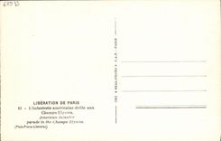 VINTAGE POSTCARD Militaria Release of Paris American Infantry ravelled at the Champs Elysées