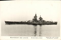 VINTAGE POSTCARD Boat Building Of Richelieu Line