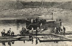 VINTAGE POSTCARD Bateau Catastrophe of Pluviose Plviose in the port has low tide