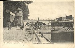 VINTAGE POSTCARD Paris Lived Descent of boat