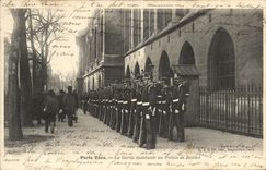 CPA Paris Vecu La garde montante du palais de justice TOP