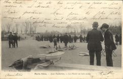 VINTAGE POSTCARD Paris Lived With Tileries the fleet in the hold cig Boats TOP