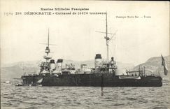 VINTAGE POSTCARD Bateau Democracy Armours