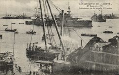 CPA Bateau Catastrophe du Liberte 1911 Deblaiement de la tourelle