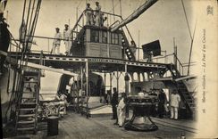 CPA Bateau Marine Le pont d'un cuirasse'