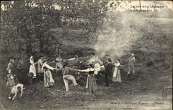 CPA La vie aux champs Les feux de joie Folklore 