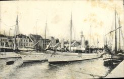 CPA Ostende Les bassins exterierurs Bateaux 