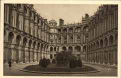 CPA La Douce France St Germain En Laye Le Chateau La Cour d'Honneur