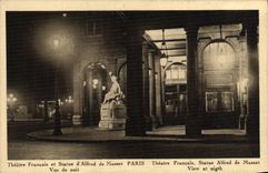 Teatro de la POSTAL de la VENDIMIA y estatua franceses de Alfred de Musset París vista de noche