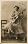 CPA fantaisie Femme Carmen Guitare