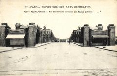 CPA Paris Expostition des arts decoratifs pont alexandre III Rue des Boutiques