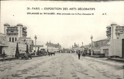 CPA Paris Expostition des arts decoratifs Esplanade des invalides Allee principale vers le pont Alexandre III