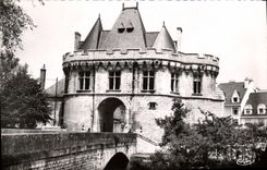 MODERN CARD Vendome Old Town hall Carries St Georges