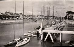 MODERN CARD Pouliguen the Pier Boats