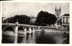 CPA Angers La Maine le pont du centre et la cathedrale st maurice