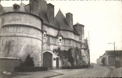 VINTAGE POSTCARD Surroundings of Bourgueil Benais Entered of the Castle