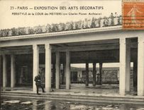 CPA Paris Exposition Des Arts Decoratifs Peristyle de la cour des metiers