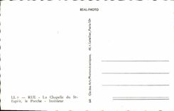 Calle de la POSTAL de la VENDIMIA La Chapelle del alcohol del St el pórtico interior