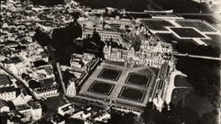 VINTAGE POSTCARD Palate De Fontainebleau Seen Air