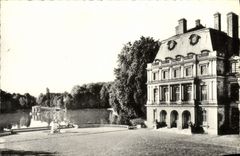 CPA Palais De Fontainebleau L'Etang Des Carpes Et Le Musee Chinois