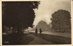 VINTAGE POSTCARD Paris Gone of the riders Avenue of the Bois de Boulogne