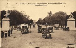 CPA Paris L'Avenue des Champs Elysees et les Chevaux De Marly