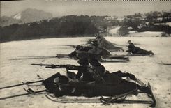 CPM Militaria Section de mitrailleuses sur skis en batterie