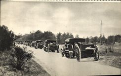 CPM Militaria Batterie de 75 tractee par autos chenilles 