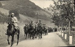 CPM Militaria Batterie de 75 sur route 