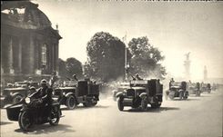 POSTAL MODERNA Militaria París 14 de julio enmarañó de puertas de los dragones