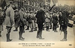 CPA Les Fetes de la Victoire a Paris Marechaux petain Foch Joffre Militaria