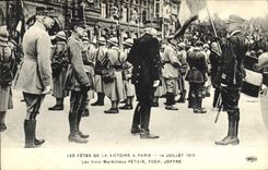 CPA Les Fetes de la Victoire a Paris Marechaux petain Foch Joffre Militaria