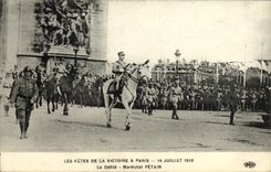 CPA Les Fetes de la Victoire a Paris Le defile Marechal Petain 