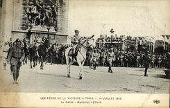 CPA Les Fetes de la Victoire a Paris Le defile Marechal Petain 