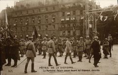 VINTAGE POSTCARD Fetes of the Victoire the Marshal petain passes in front of the flags decorate Miltiaria