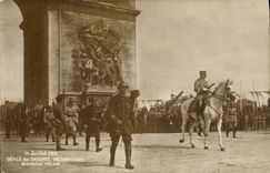 CPA Defile des Troupes Victorieuses Marechal Petain Arc de Triomphe Paris Militaria 