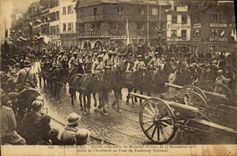 VINTAGE POSTCARD Strasbourg Entered Solemn of the Petain Marshal 25 nvembre 1918 Procession of artillery to the bridge of the National Suburb