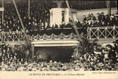 CPA La Revue de Printemps Tribune officielle