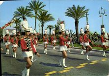 POSTAL MODERNA la dimensión de riviera francesa azul enmarañó a majorettes