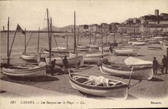 CPA Cannes Les Barques Sur la Plage Bateaux