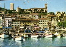 CPM Cannes Un Coin du Port Quai St Pierre et le Suquet