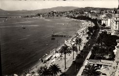 CPA Cannes Le boulevard de la Croisette et le Suquet