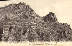 Catarata de la POSTAL de la VENDIMIA del lobo la aldea de Gourdon y el chemion del paraíso
